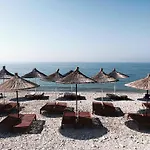 Riviera بيت ضيافة 4*