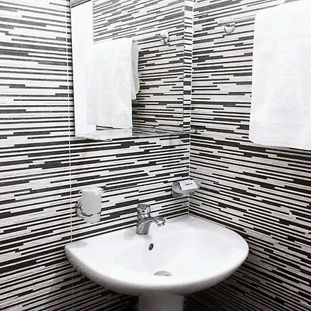 Riviera 4* צ'פרו