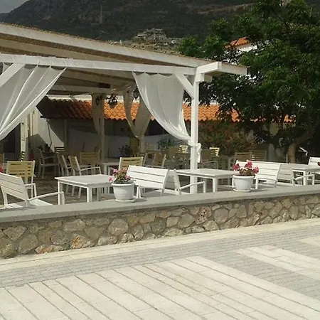 Pensionat Riviera Qeparo
