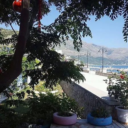 Riviera Konukevi Qeparo