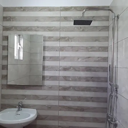 Riviera בית הארחה