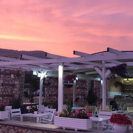 בית הארחה Riviera צ'פרו