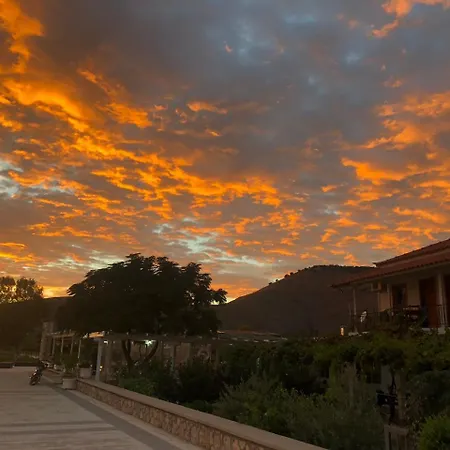 Πανσιόν Riviera 4*